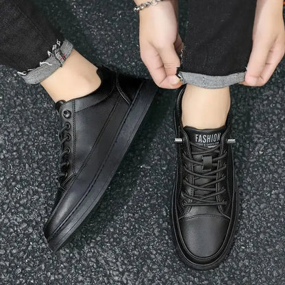 Tenis Flat™ Leather Sneaker